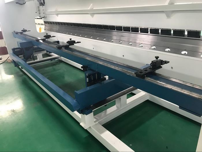 6m heavy duty CNC Pressbrake X R  back gauges China Yawei