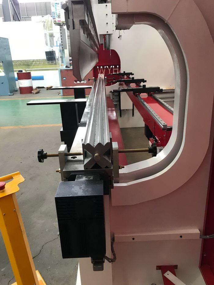 wila cnc motorized wave crowning table 320t4m cnc press brake bending machine delem DA53T Touch screen controller